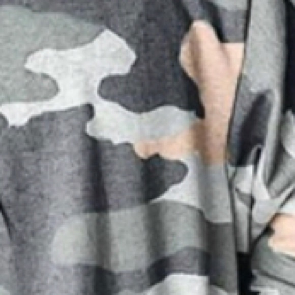 πHPπRESTOCKED Khaki+Green Camouflage Sweatshirt - Picture 3 of 9